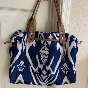 navy blue and white shoulder bag